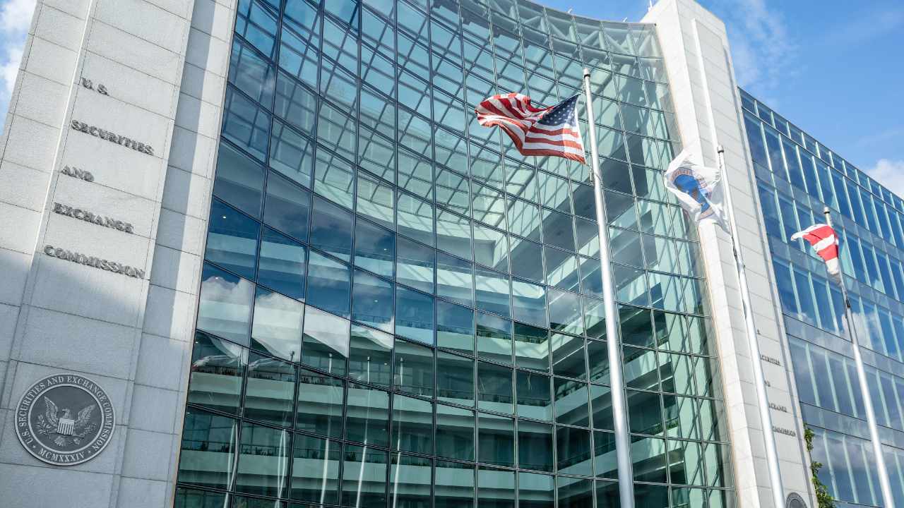 Coinbase Urges Court Action After SEC Watchdog Confirms Lost Gensler Texts